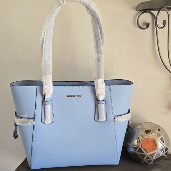 NWT Michael Kors Voyager Tote - Picture 1 of 10
